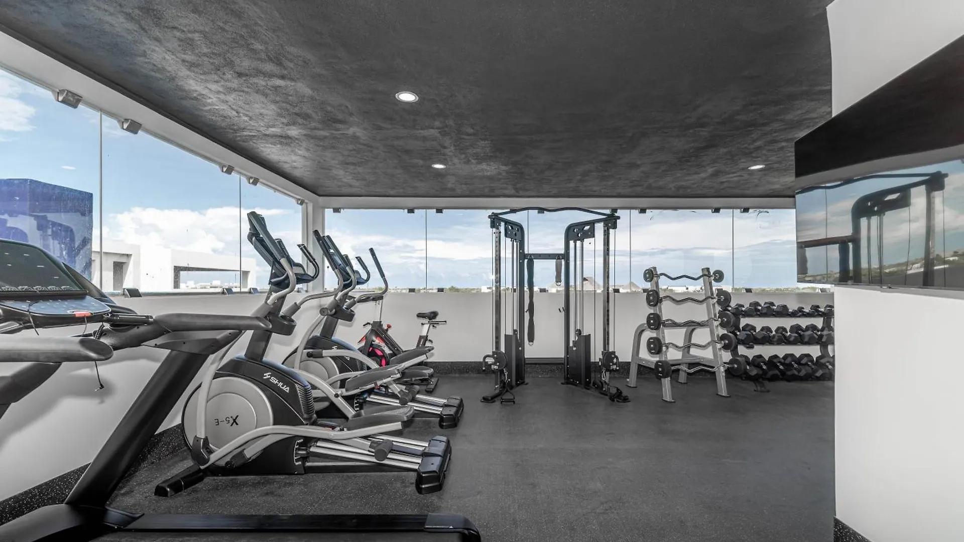 1 Bd Suite With Private Balcony, Rooftop Pool, Gym Tulum